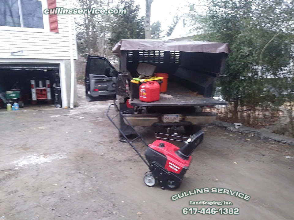 Culser1's tweet photo. Getting the #equipment ready for the #first #snow bout 2 weeks ago. I #love my #jeep.
#skidsteer #awesome #likeaboss #jeep #achieve #entrepreneur #beastmode #growing #winter #massachusetts #newengland #landscape #business #beautiful #jeepwrangler #yeah #jeeplove #killinit #ready https://t.co/vRxz6rL4Vt