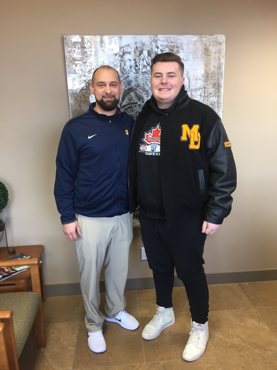 matthew_ounsted's tweet photo. Thank you to Coach Snyder @SteveSnyderQ for meeting with me while he was in Victoria.  I learned alot about Queens Football and the University.  Looking forward to keeping in touch.  @Queens_Football https://t.co/Y1vma8f2C3