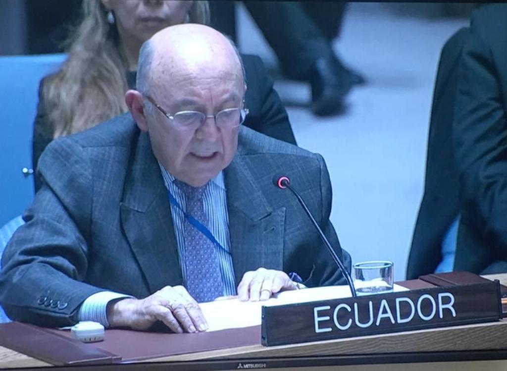 Ecuador 🇪🇨 en Consejo de Seguridad <a href="/UN/">United Nations</a>: solución a crisis venezolana se alcanzará mediante el diálogo y la concertación.  Nuestro país no respalda una intervención militar en Venezuela. <a href="/CancilleriaEc/">Cancillería del Ecuador 🇪🇨</a> #EcuadorEnONU <a href="/ONU_es/">Naciones Unidas</a>