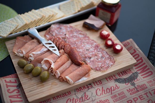 Making your own charcuterie board? ⠀
⠀
👉 Don't miss these 10 Tips to create the PERFECT Charcuterie Board! 🔥⠀
(be sure to click the link in our bio or at the bottom of this post for the whole article!)⠀
⠀
1. Use A Mixture of Cured Meats &amp; Salamis… ift.tt/2BUEFC1