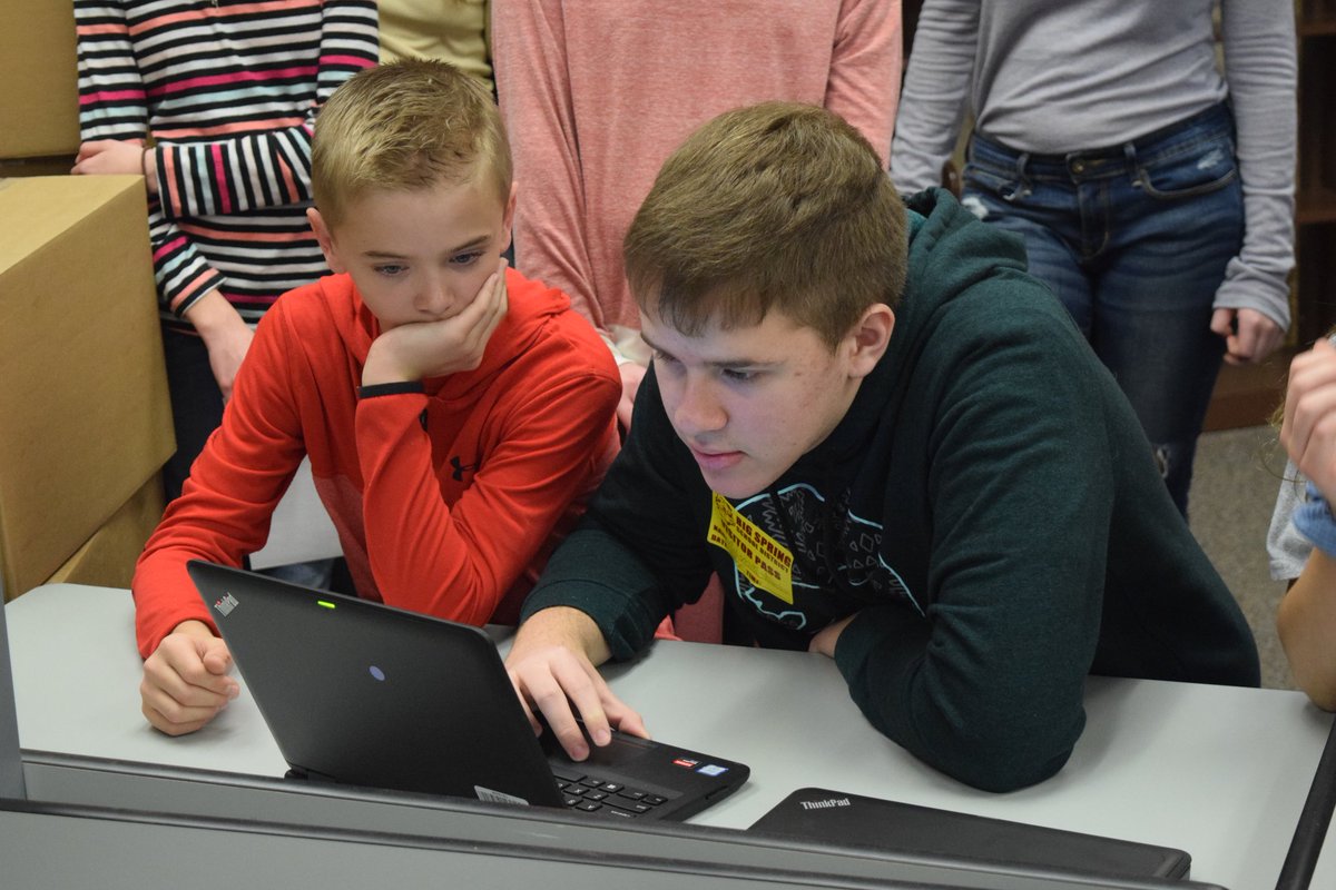 ChristaDoc's tweet image. HS journalists from Quill &amp;amp; Scroll honor society held a media showcase today for MS students. With photography, creative writing, &amp;amp; video exercises, we helped them develop skills and see the opportunities available when they reach high school. Awesome inaugural event! #BSSDProud