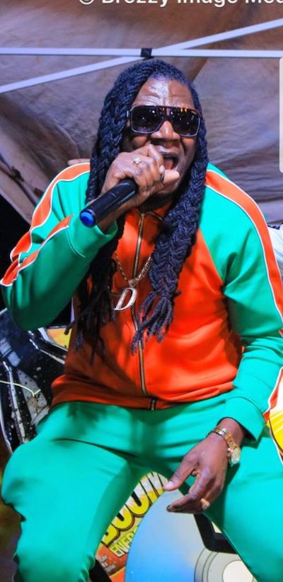 Bounce876's tweet photo. Dillgin pulls out large audience for 'Go for the Money Tree' launch https://t.co/YDFeLSqWWb https://t.co/frYSqLIOX9