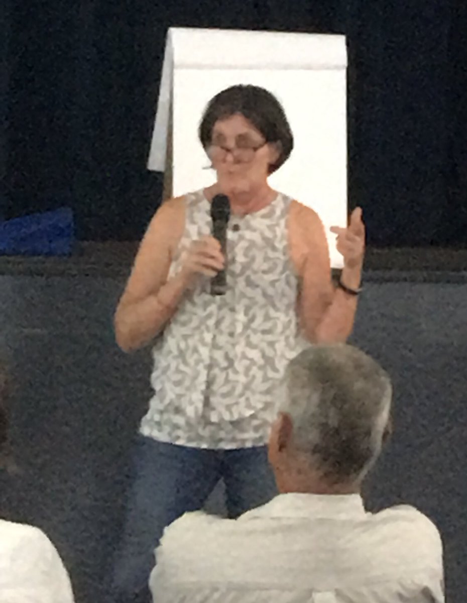 farmermetfoodie's tweet photo. ‘What’s an average year?’ @CommunityBred talking wet and dry years and #climatemate at Future Farmers Forum with @NorthernGulf @endofthebitumen @CouncilTRC #beef #climatevariables #mitigation https://t.co/nzEpVupxJF