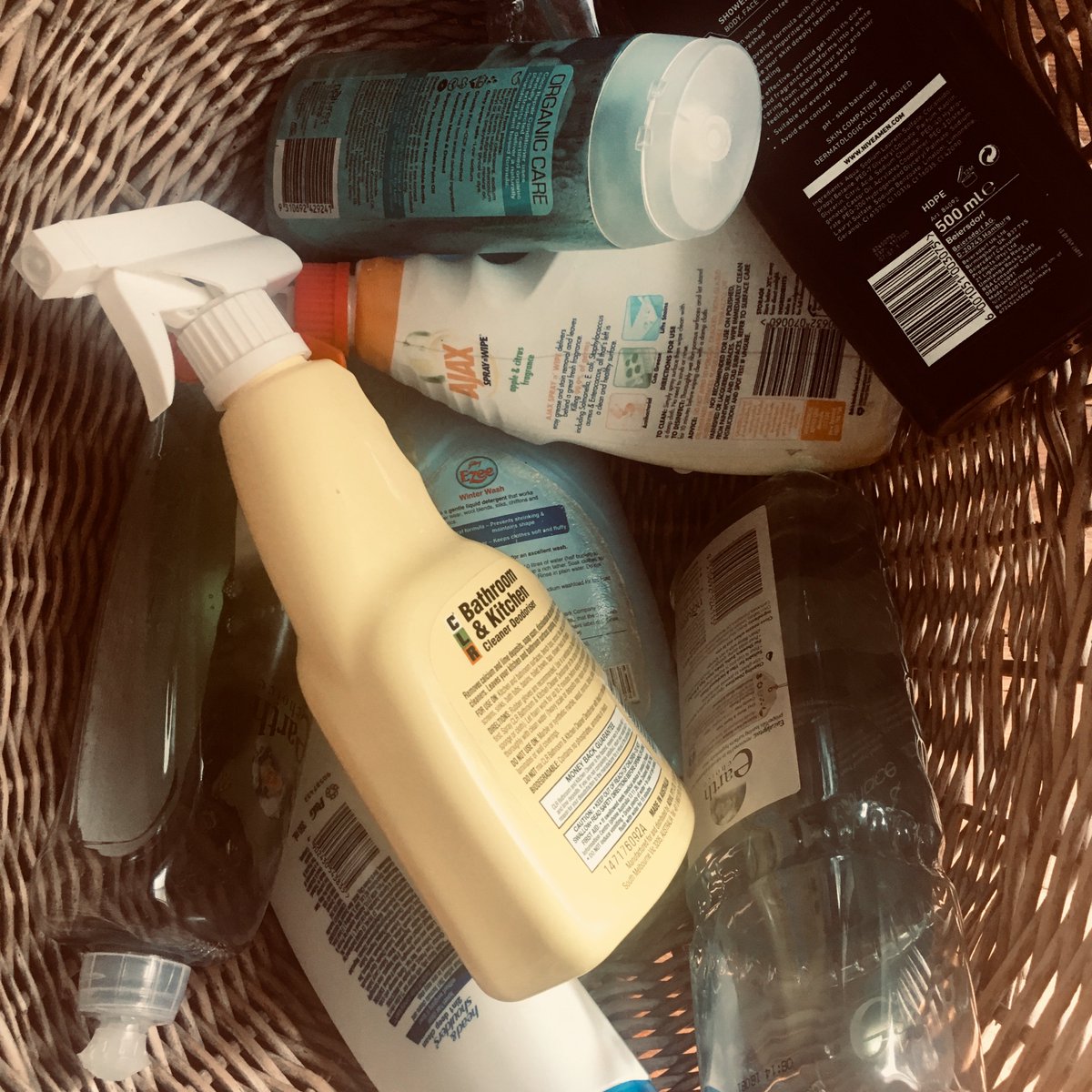 rovingrefills's tweet photo. Looking for a way to #reducewaste from all those detergent #containers? City of #Maribyrnong residents - look no more! We are coming ... #rovingrefills #mobiledetergentrefills #byocontainer #weroveyourefill #nomoresingleuse #gogreen #comingsoooooooonnnnnn https://t.co/saPMr72Z84