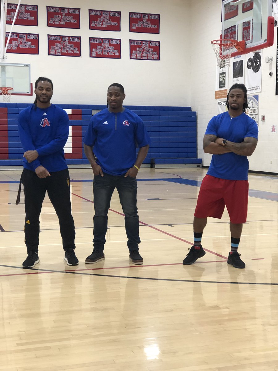 chickendaddy44's tweet photo. Thanks to the best in the biz @KerryTaylor15 and his staff for a great 2019 program meeting tonight. Parents received the plan, detailed player schedule & vision for the whole 2019 football year. Straight 🔥🔥#Onourgame #TitanUp #fortheculture https://t.co/trTomGOxHO