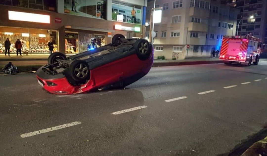 AVPC_Oleiros's tweet photo. Accidente de tráfico ocurrido la pasada noche en la N-VI a su paso por Perillo.
📸 @EloyTP @vocescoruna
@112Galicia @guardiacivil #UrxenciasSanitarias061 #EmerxenciasOleiros #SMEPC #Concello #Oleiros https://t.co/GTwQBSDz88