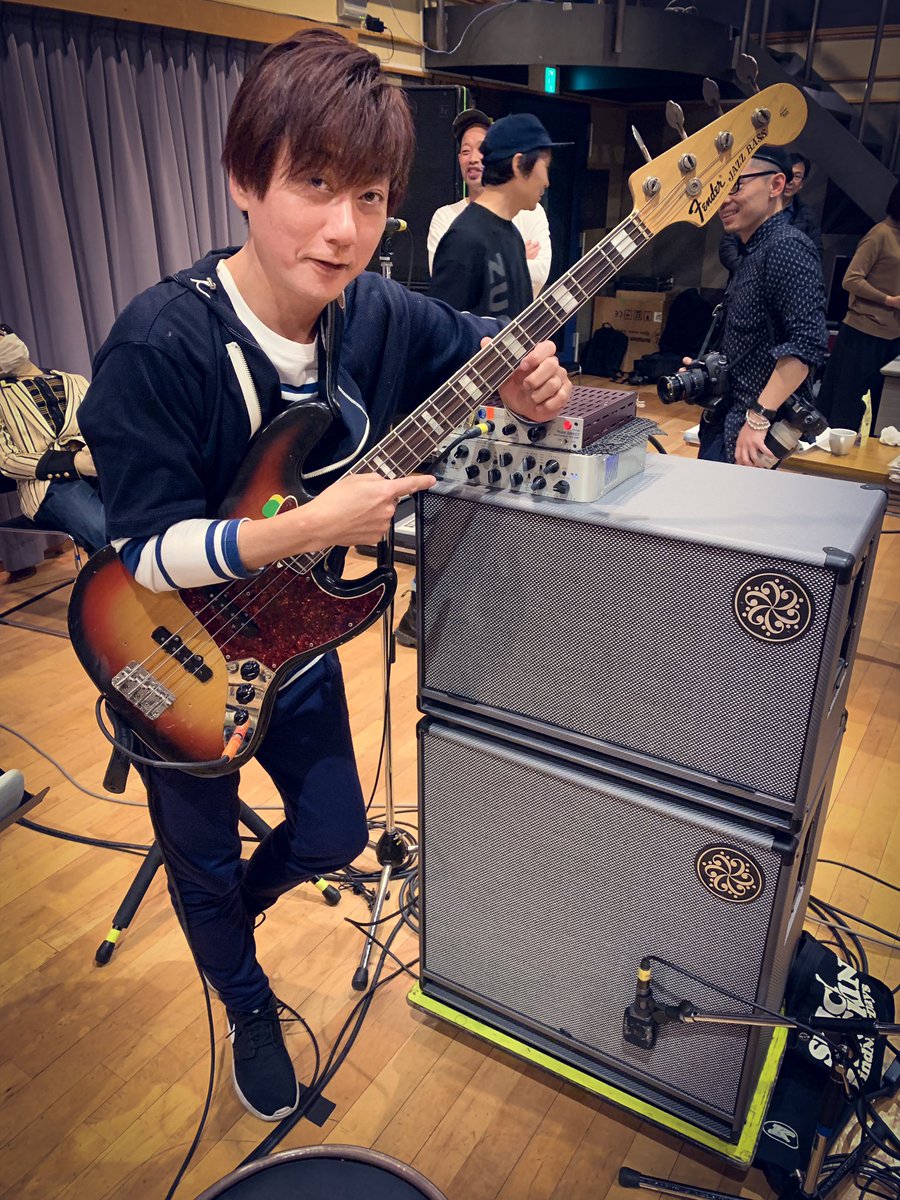 kyoritsucorp's tweet photo. 昨日の#スガシカオ さん デビュー記念日生配信ライブ後の #坂本竜太 さん。今回も#darkglass #microtubes900 #dg410c #dg210c #hyperluminal のセットアップで演奏していただきました!
#linelive #ラインライブ #bassist #daddario @talented_musicians https://t.co/PcdhElmi3k