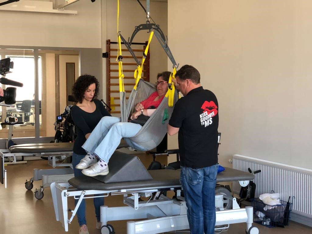 Vandaag helpt <a href="/wolterkroes1/">wolter kroes</a> een dagje mee op @nieuw_unicum, MS Expertisecentrum. Zaterdag 16 maart is dit te zien bij <a href="/hhzorgt/">Heel Holland Zorgt</a> op <a href="/SBS6/">SBS6</a>  #KissGoodbyetoMS #heelhollandzorgt #MS
