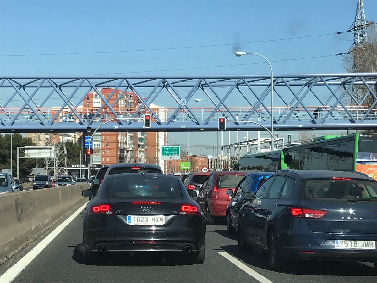 RMarinVergara's tweet photo. 📢 Gracias @ManuelaCarmena, empieza la fiesta, a partir de hoy, así van a ser nuestras mañanas #semaforosA5 

❌ Más de 1.000.000 vecinos del sur afectados #Alcorcón https://t.co/u6WKKiDFRh
