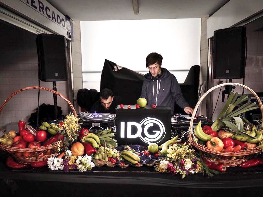 daves_sabes's tweet photo. Sabores a jazz, beats dulces, vermú de mercado. @Promodiscopy en #InDoorFestival #gijon #mercadodelsur https://t.co/2vH1g9Td7G