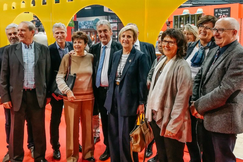 Gard's tweet photo. #SIA2019 🐂 | Les Conseillers Départementaux réunis autour du Président Denis Bouad, et de la Députée Françoise Dumas pour l'inauguration officielle de la #Bodegard https://t.co/vOcX4T7Lzq