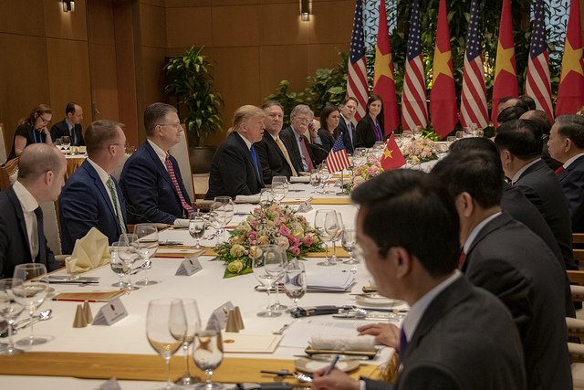 SecPompeo's tweet photo. Productive working lunch with President @realDonaldTrump and Vietnam PM Phuc. Discussed our Comprehensive Partnership, ensuring peace &amp; security in the Indo-Pacific, and promoting fair &amp; reciprocal trade. Look forward to celebrating the 25th anniversary of bilateral ties in 2020. https://t.co/kt1Q4imbTw
