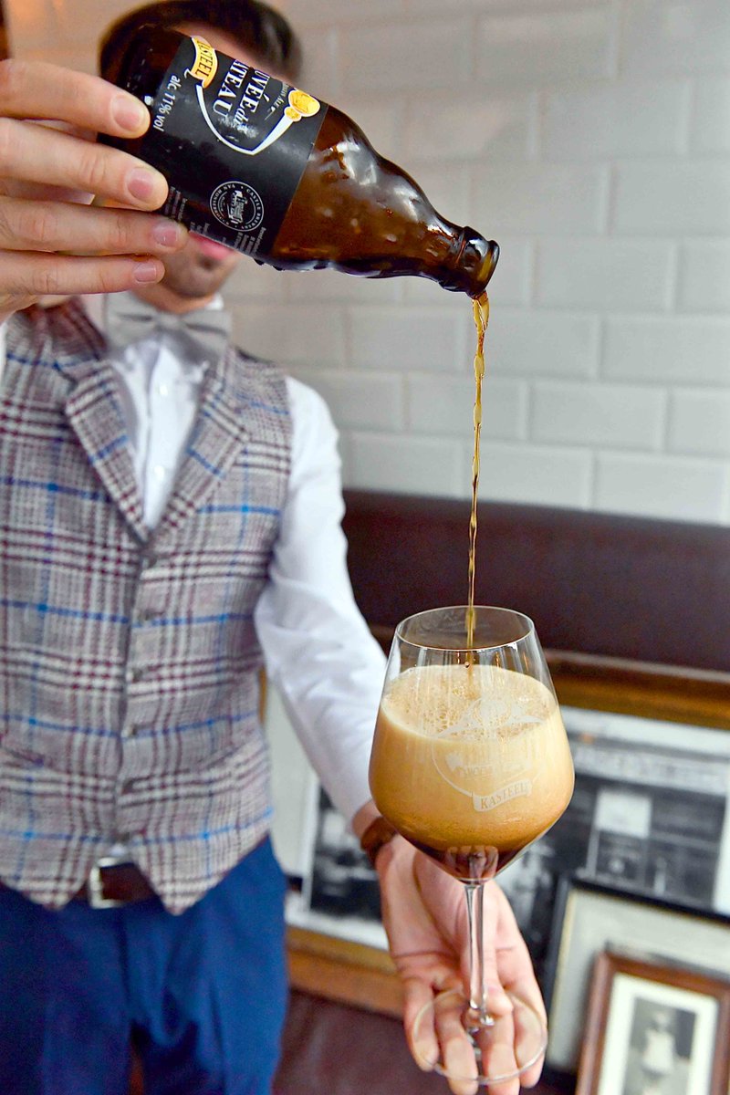 Le grand luxe jusqu'à la dernière goutte... Notre Cuvée du Chateau servie au Grand Café De Rooden Hoed à Anvers. goo.gl/KdXzum #CuvéeduChateau #vanhonsebrouck #anvers