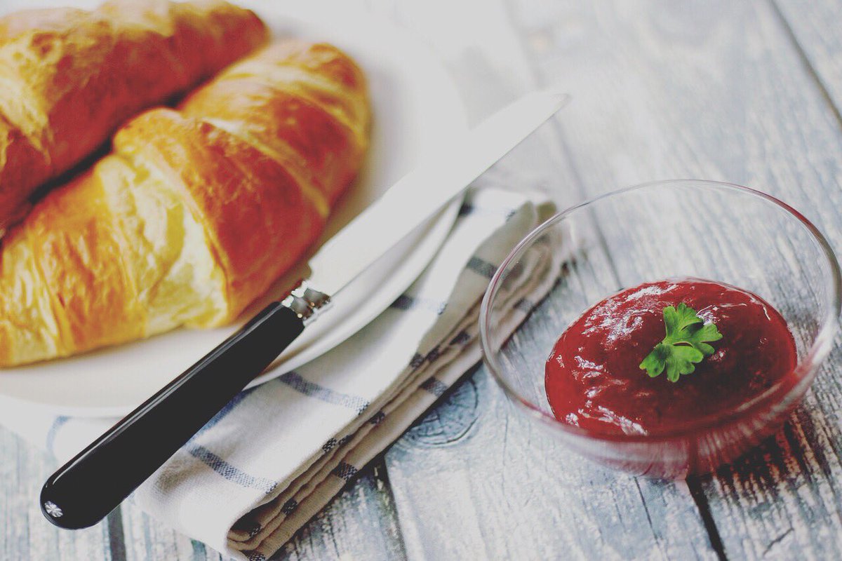 ¡Buenos días! 🥛🍰 ¿Cuál es tu #desayuno perfecto?
✔️Desayuno clásico: café o infusión con tostadas
✔️Desayuno francés: café y cruasán a la plancha con mantequilla y mermelada
✔️Desayuno #ibérico: café, zumo y focaccia de jamón
✔️Desayuno Gourmet: café, zumo y pulguita o bizcocho