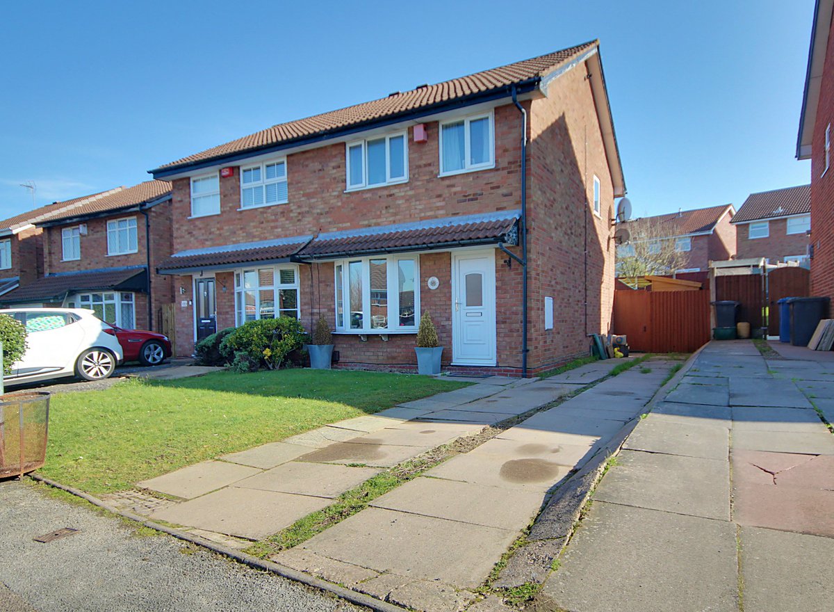 NextPlaceProp's tweet photo. NEW sales instruction in Amington. 3 bedroom semi-detached home, well presented, lounge, kitchen/diner, family bathroom, 3 bedrooms. FULL details here: https://t.co/QDHuQUlIjG
#tamworth #tamworthhomes #nextplace https://t.co/THK8c5TmCw