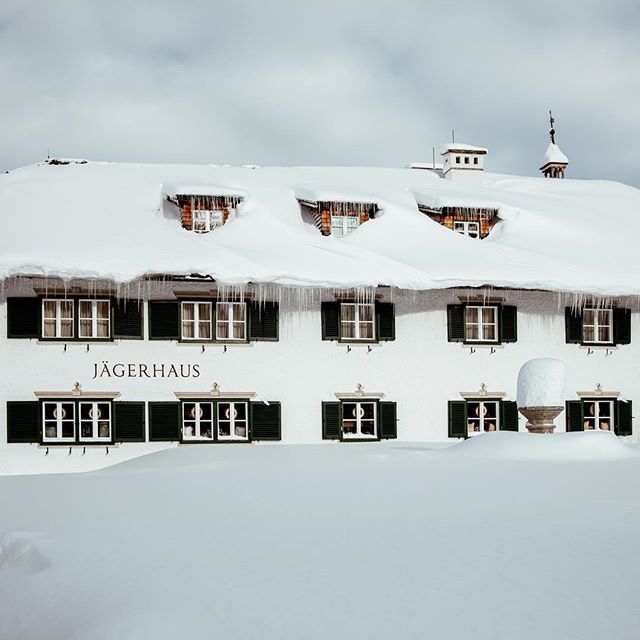 schlossfuschl's tweet photo. WINTERWONDERLAND at Lake Fuschl. ✨❄️✨ It’s a WINTER FAIRY TALE! ✨
@schlossfuschl | Pic @patresinger 
#schlossfuschl #schlossfuschlmagic #schlossfuschlmoments #schlossfuschlresort #schlossfuschlresortandspa #enjoy #enjoylife #enjoythelittlethings #winterwunderland #view #what… https://t.co/ESwOAjrb4T