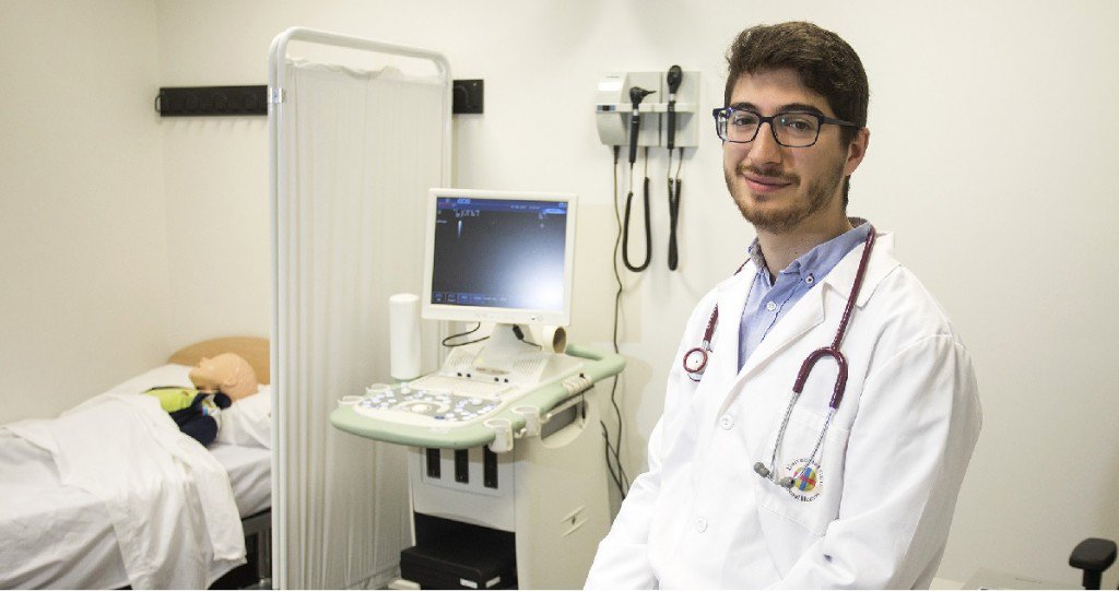 Daniel Gil Alós, alumno de Medicina de la Universidad CEU Cardenal Herrera, el  ... - via alicantenews.es/tendencias/sal…