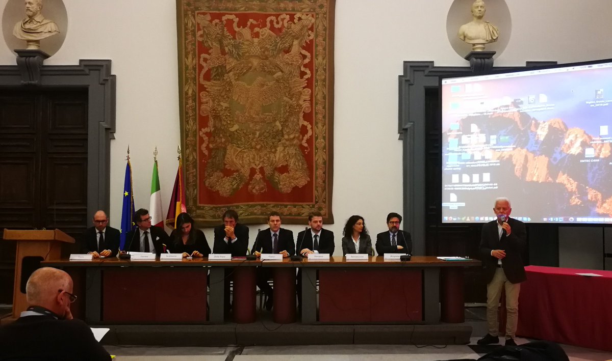 SapienzaSDME's tweet photo. Mauro Spagnolo di @rinnovabiliit modera il primo panel "Progettare la costruzione e il cantiere". Intervengono, tra gli altri, Carra (@ArupGroup), il Prof.  Marco Casini (@SapienzaRoma), @ANCEgiovani, @SaliniImpregilo 

#EconomiaCircolareinEdilizia @EdAmbiente @CentroMateria https://t.co/0xodvbe3SN