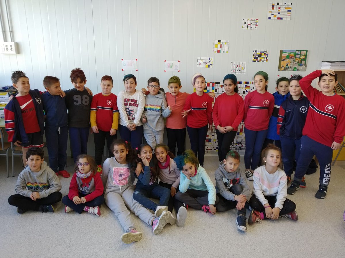 EscMareDeuLledo's tweet photo. Avui portem els #Cabells com volem. #Carnaval https://t.co/6hgLW7x3P8