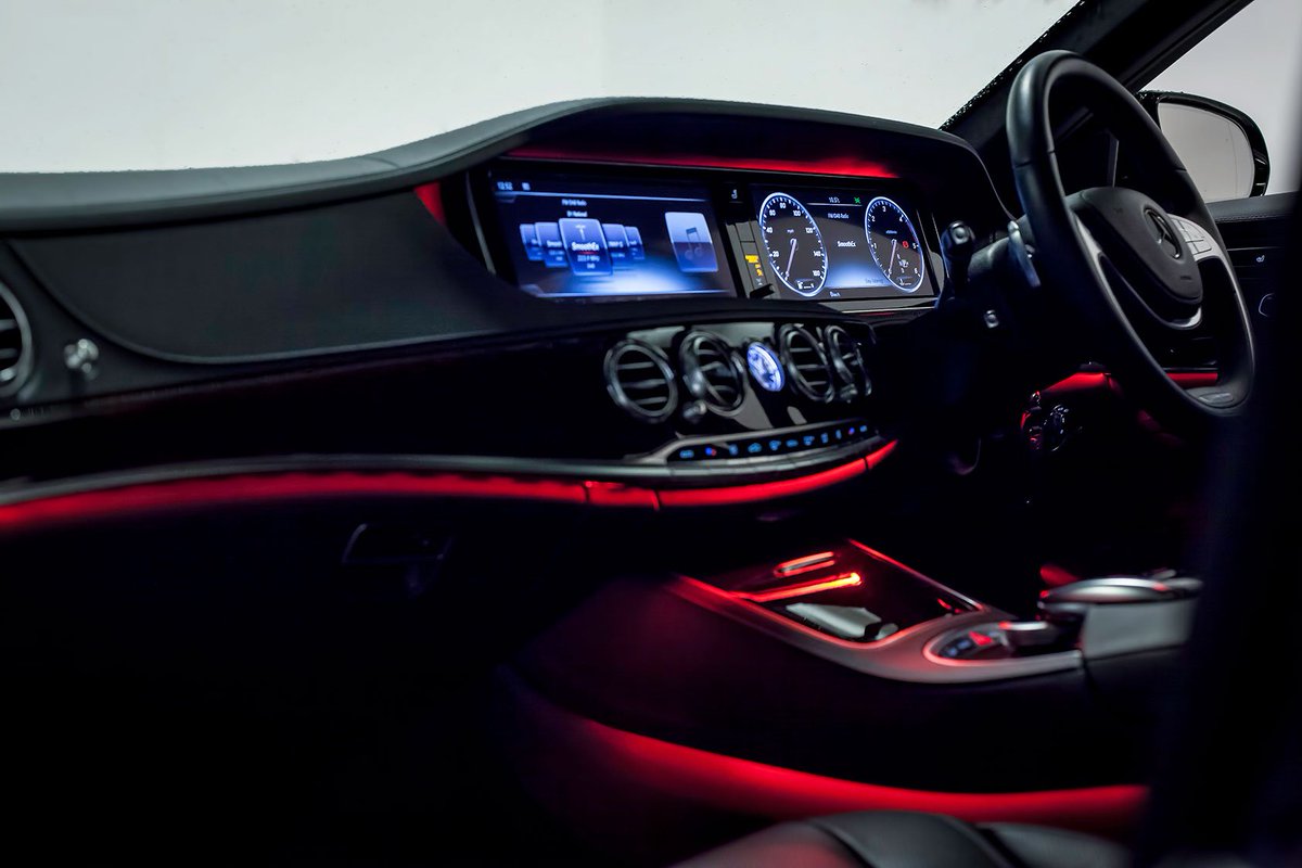Sleek, sophisticated and ready to make an entrance.

Our Mercedes S class has us seeing RED!❤️