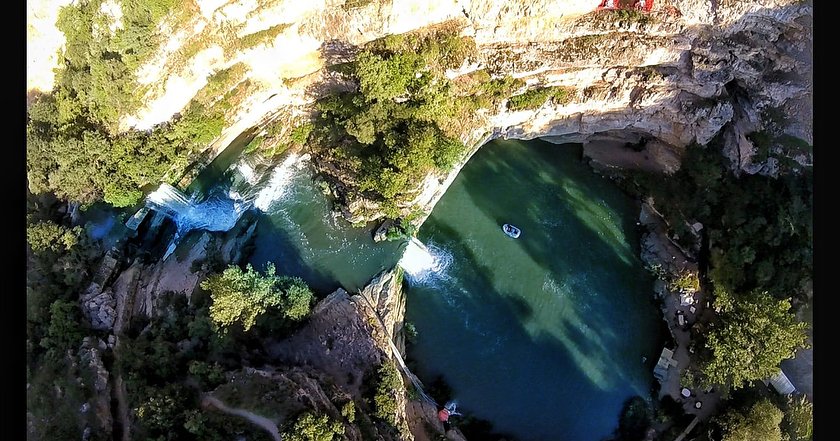 KosovoHolidays's tweet photo. Some tourists like to combine trips with adventures :-)
These risky guys, enjoy the #Mirusha #Waterfalls from up! :-) 

Photo credits: @ labi_hetemi

#kosovoholidays #adventuretravels #beautyofkosovo https://t.co/ud2mdu7EmF