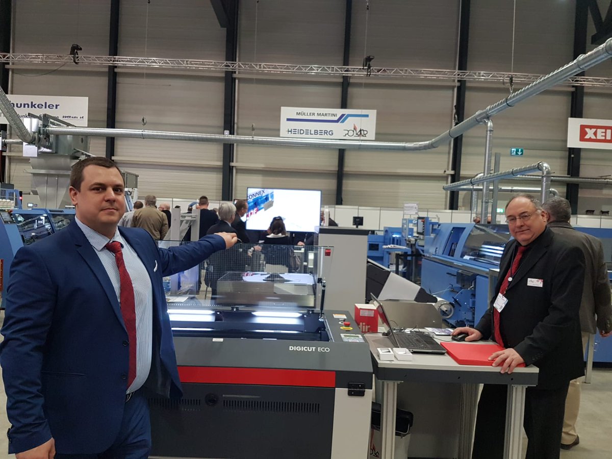 polarcutter's tweet photo. Polar Mohr ist auch dieses Jahr wieder Aussteller auf den Hunkeler #InnovationDays in Luzern. Präsentiert wird eine klassische Schneidemaschine und unser #Digicut ECO. Klaus Roban und David Stark begrüßen Sie am Müller Martini Stand (S5). #hid19 #lasercutter #laser #polarcutter https://t.co/so6Vp4cav7