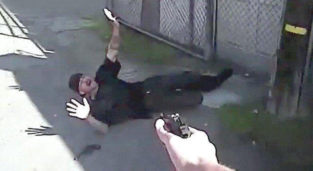 severe_hd's tweet photo. AND THAT’S WHY YOU ALWAYS LISTEN TO A COP WITH A GUN https://t.co/ygBkZLSa4D https://t.co/lUjTFdaEqg