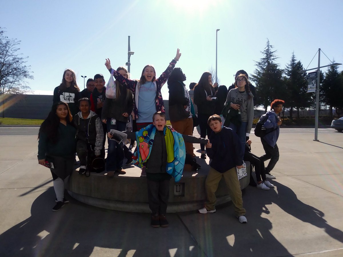 WHSTEMAcademy's tweet photo. #servus2019 @seattlecenter @WHSTEMAcademy @BremertonSD #gogriffins #WeAreBremerton @johnnorlin 🙌🏻❤️👥 https://t.co/wJZgmFuMMT