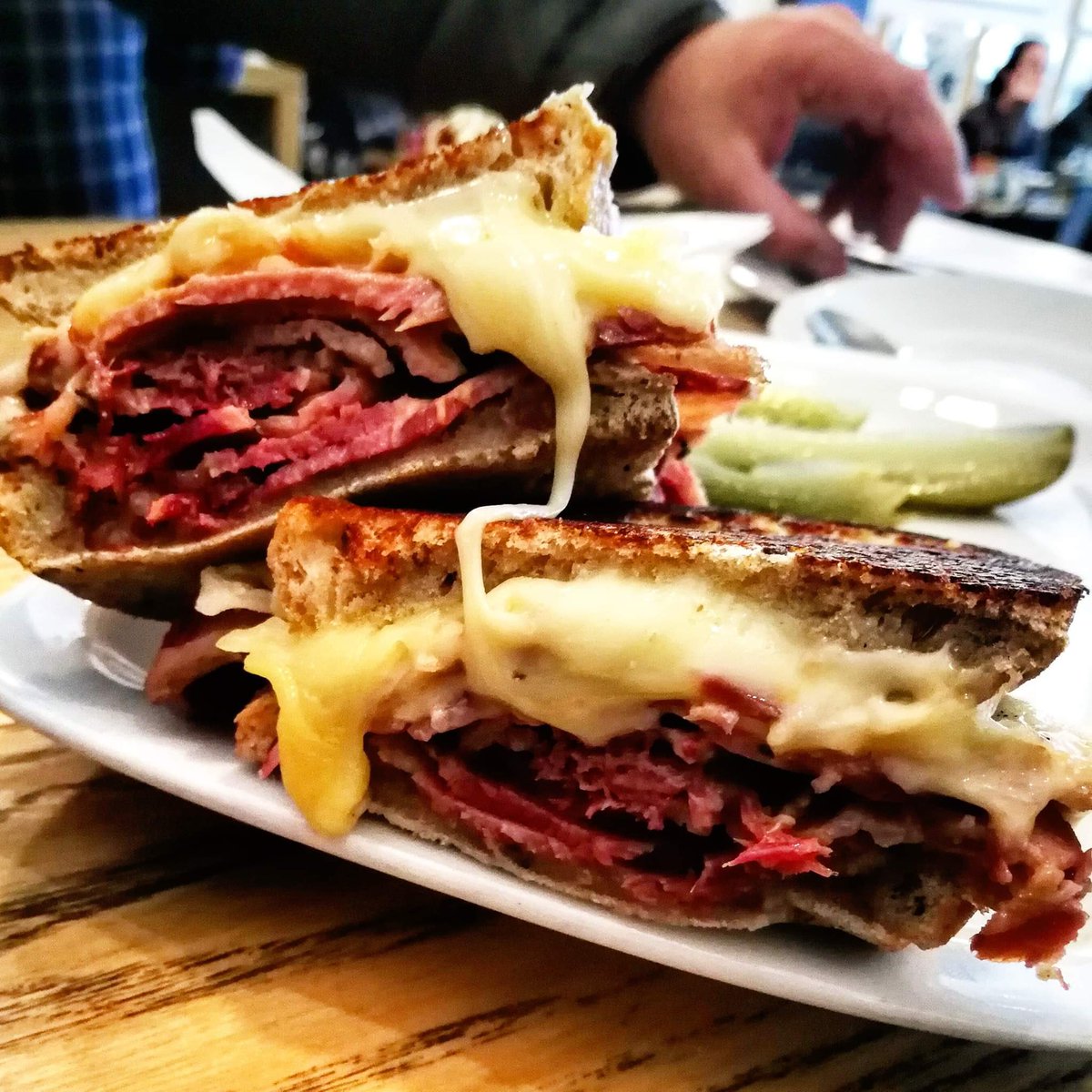 sybildoms's tweet photo. #SCHEF had some conversations with foodie blogger Garth from @poormanscaviar. Learn about it all on our Facebook page: https://t.co/wOKjSLvr1v #Schef #food #foodlove #foodlovers #foodie #blogger #goodfellas https://t.co/Wo8PIoJkMM