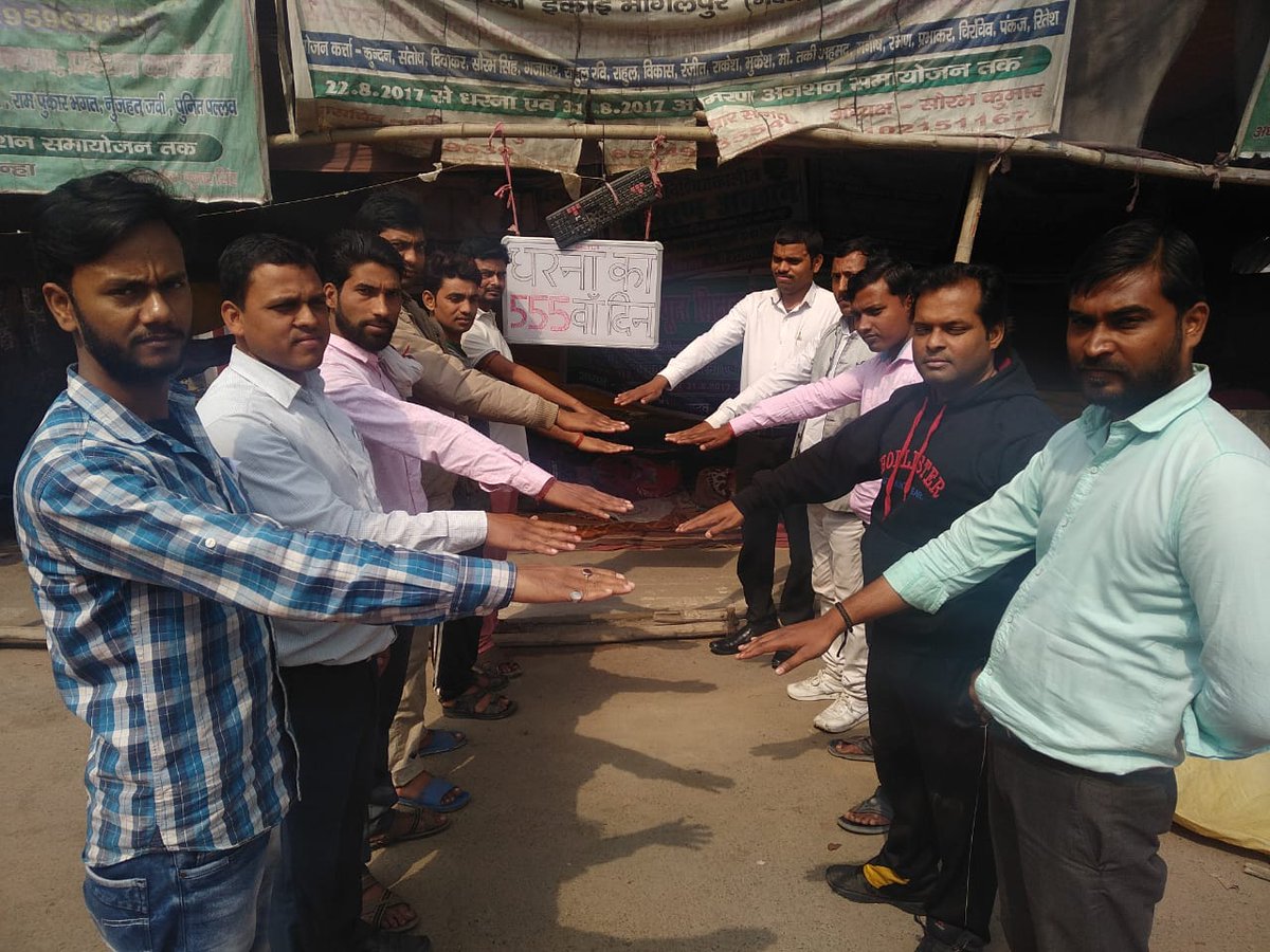 1 सूत्री मांग को लेकर 555 दिनों से गर्दनीबाग, #Patna में आंदोलित कंप्यूटर शिक्षकों ने एयर स्ट्राइक पर सेना को सैल्यूट किया और देश के लिए मर मिटने का संकल्प लिया
<a href="/AirForceTimes/">Air Force Times</a> <a href="/rastrapatibhvn/">Ram Nath Kovind</a> <a href="/PMOIndia/">PMO India</a> <a href="/narendramodi_in/">narendramodi_in</a> <a href="/narendramodi/">Narendra Modi</a> <a href="/SushilModi/">Sushil Kumar Modi (मोदी का परिवार )</a> <a href="/NitishKumar/">Nitish Kumar</a> <a href="/Jduonline/">Janata Dal (United)</a> <a href="/BJP4Bihar/">BJP Bihar</a>