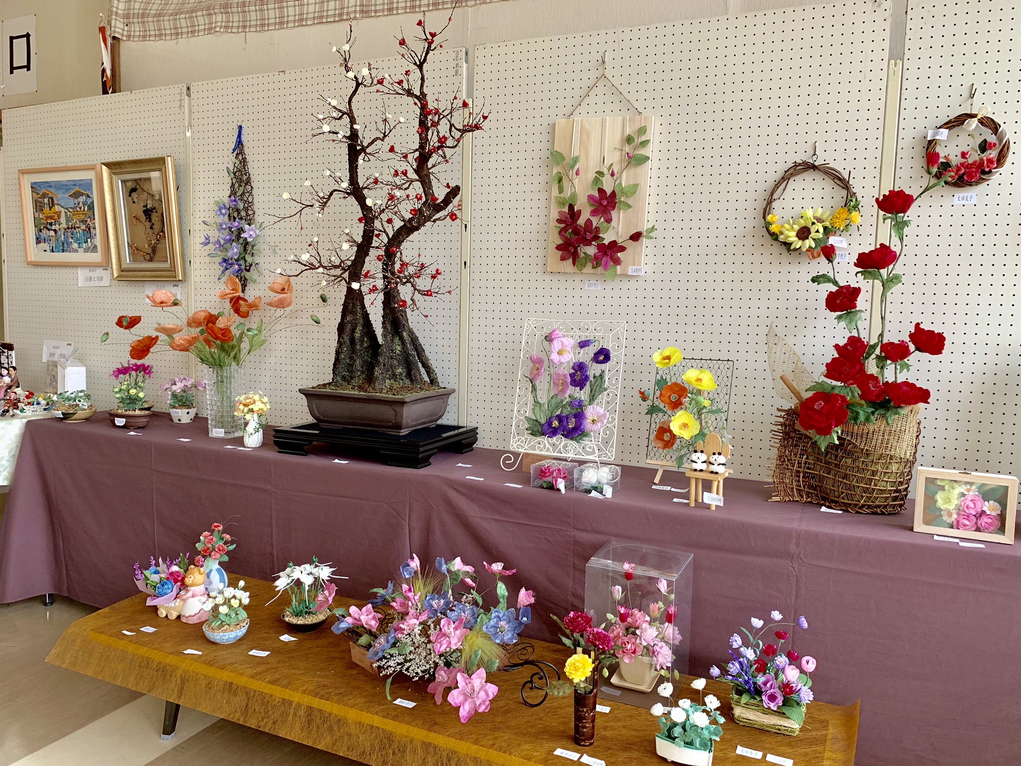Twitter 上的 臥牛山 村上市 公式 第23回 まゆの花 作品展示販売会 朝日みどりの里で3月10日 日 までやってます まゆから作られた数々の美しいシルクフラワー作品が展示されています 地元小学生の作品があったり 販売されているシルクフラワーも