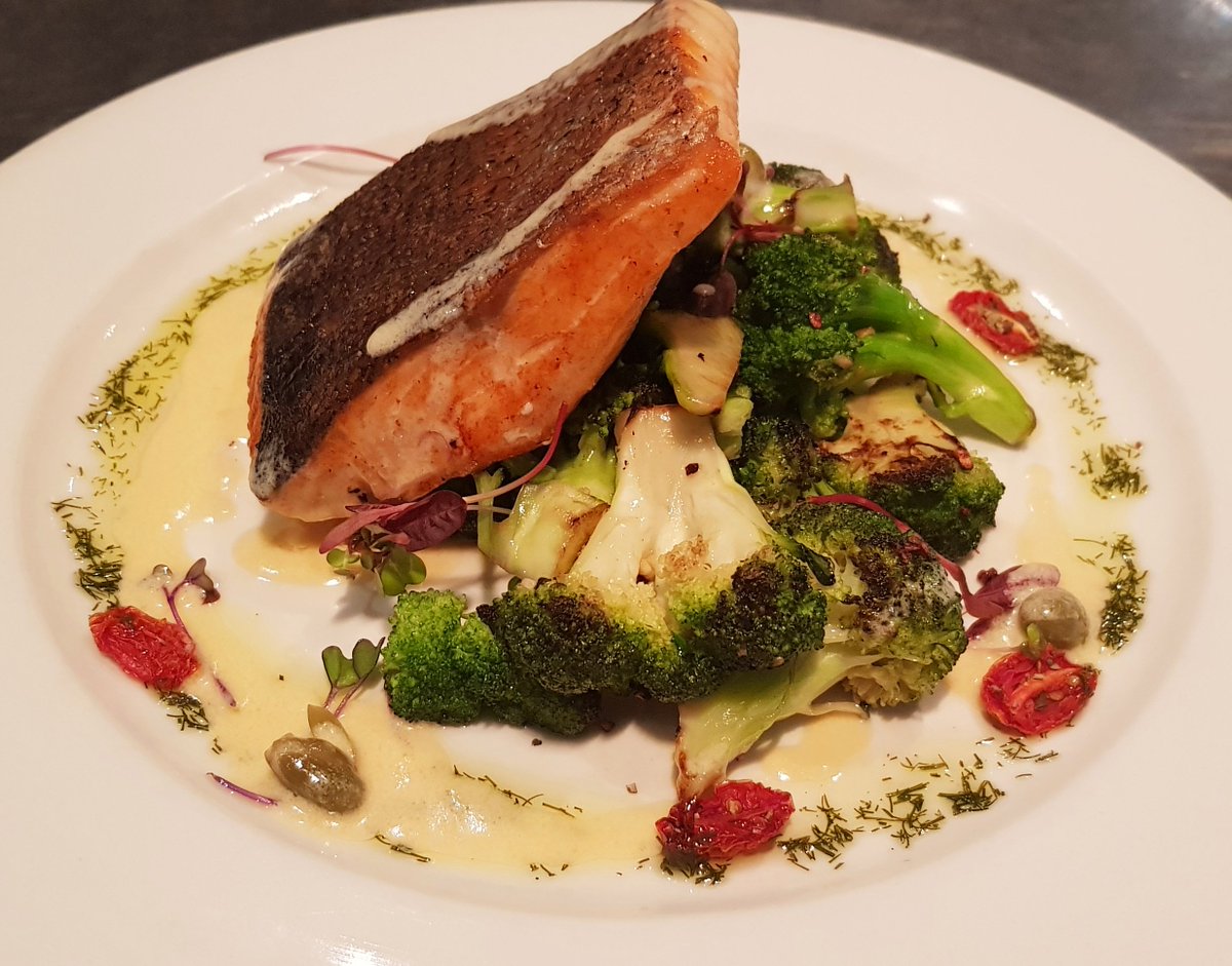 Take a look at our seafood dishes!! #pizza #pasta #vino