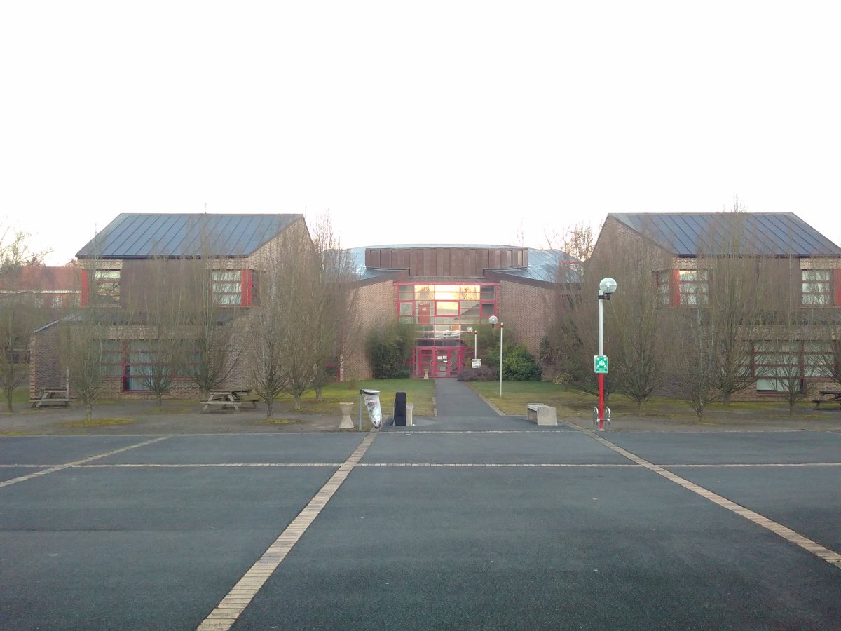 Il fait froid dehors et tout est encore calme à l'#ESPE d'#Arras, mais on a chaud au coeur et hâte que la journée de formation "Jeux et numérique sans écrans" démarre ! Le programme : espe-lnf.fr/spip.php?artic…