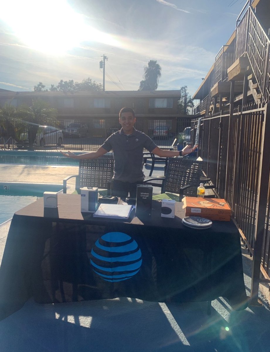 GLAshowstoppers's tweet photo. Team Showtime getting #WestRegionScrappy and outside of their four walls to help our customers get connected for tax season! #AmerigeHeights #BreaPlaza #Fiber #ItsLit #GrowTheGlobe #O4W #OwnLA #LifeAtATT https://t.co/y5bt9RvQ2R