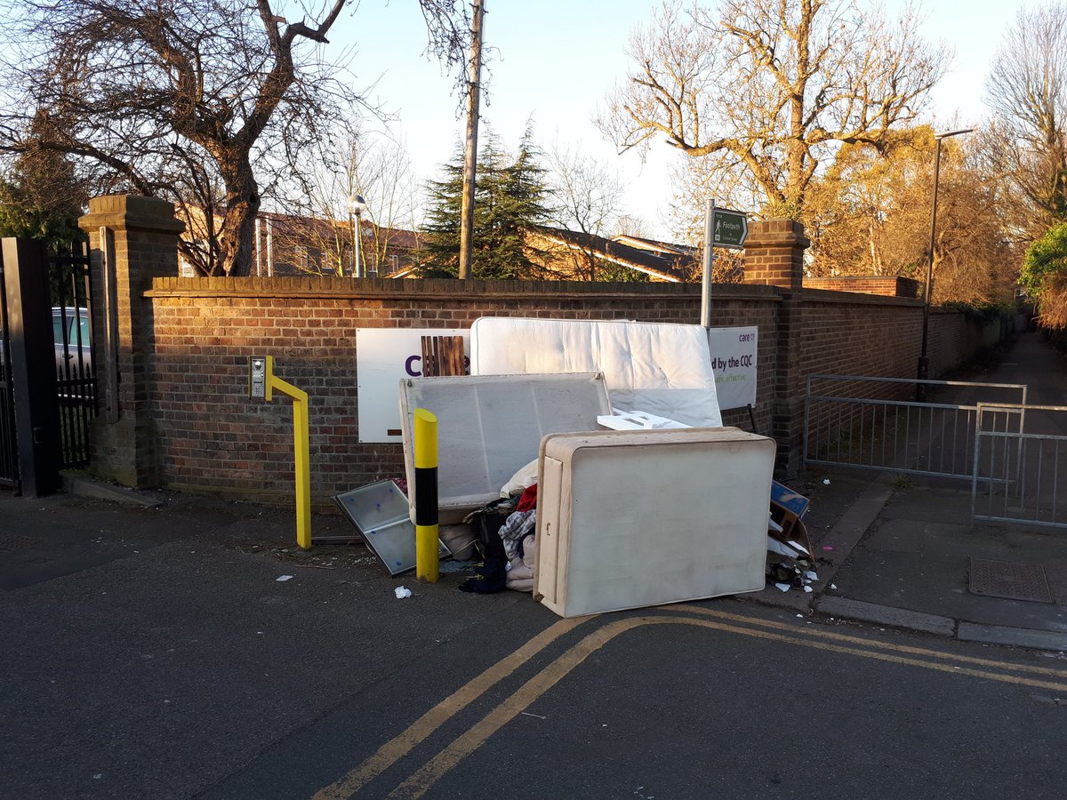 Cold blows lane right outside the dementia hospital in Mitcham. can only assume it was brought in a van or truck and dumped overnight? 😢 #muckymerton @Cleaner_Mitcham #flytipping