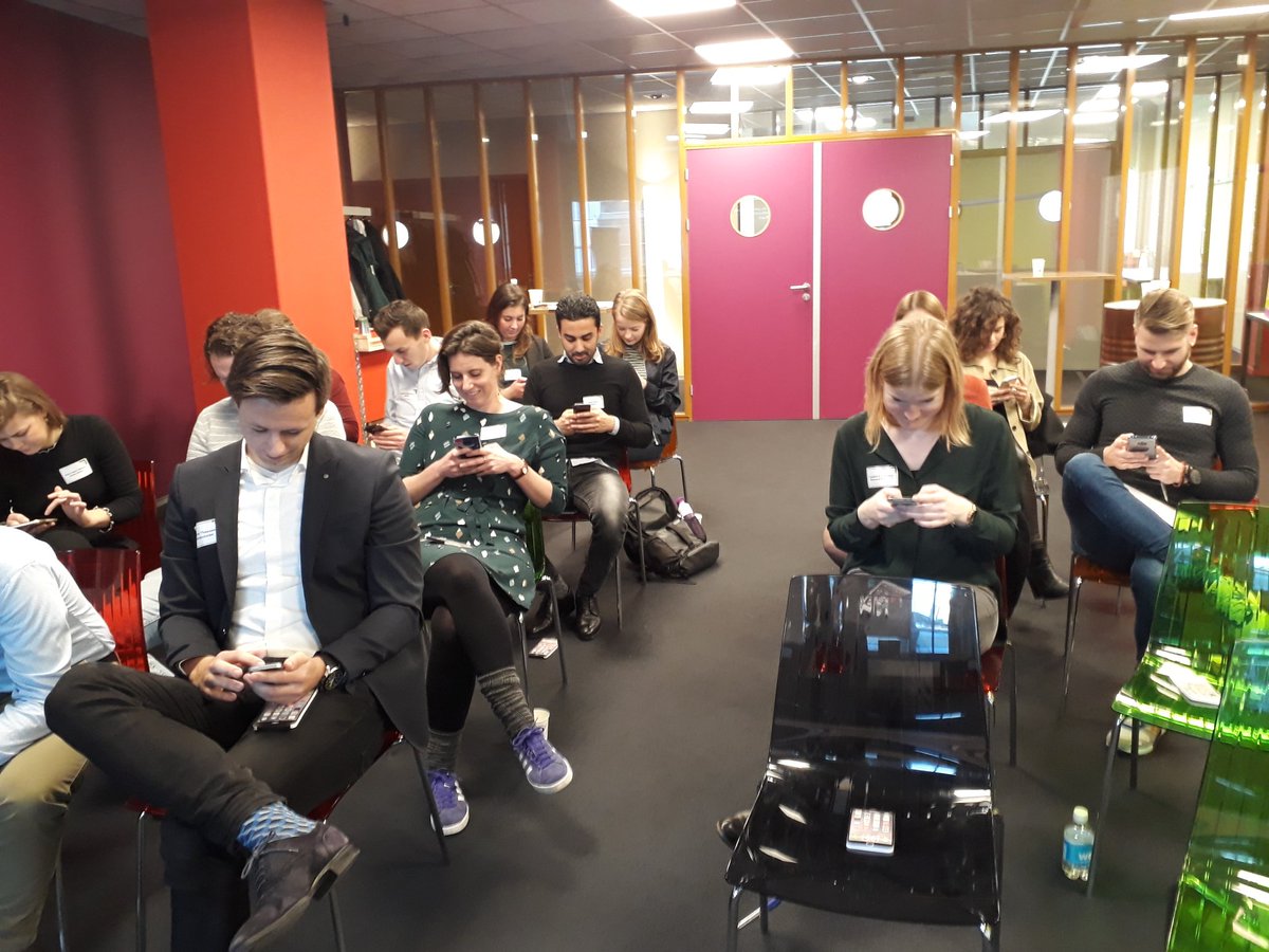 Alle #jongaedes 'ers druk bezig met de moeilijke vragen! Afgelopen woensdag hield Jong Aedes ism <a href="/FLOWcorporaties/">FLOW - Fonds Leren en Ontwikkelen Wooncorporaties</a> de training Talent in Actie. Een mooie en nuttige middag, hier terug te lezen: flowweb.nl/actueel/jong-a…