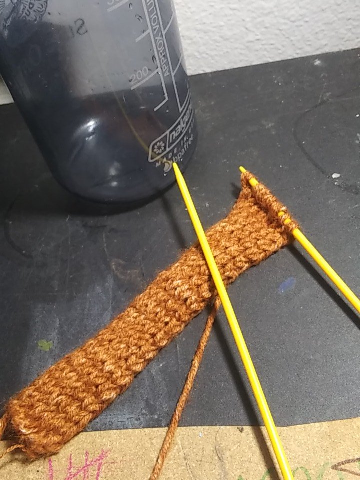 Knit_the_galaxy's tweet photo. Knitting a tiny scarf ππ
#knitting #tinyknit #scarf https://t.co/MAZHaAuDjl