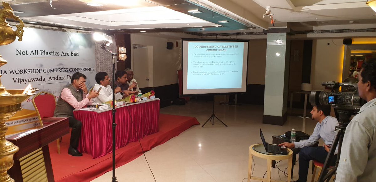 Fijeeha's tweet image. Disposal of plastic waste is a serious #EnvironmentalIssue in #India. However, new technologies have been developed to minimise their adverse effects on the #Environment says our Chief Guest Shri V Kiran Kumar in his presentation at #Vijayawada

#WasteManagement #RecyclePlastic