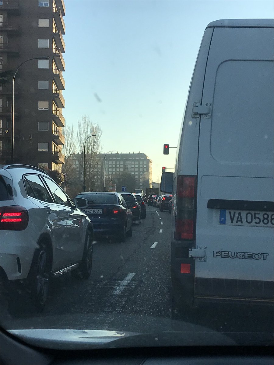 Liada a las 8:30h por el Protocolo de Tontaminacion antojo de un señor. Siempre preocupándose por el pequeño comercio...#porunafotoenlosperiodicos #yacansa