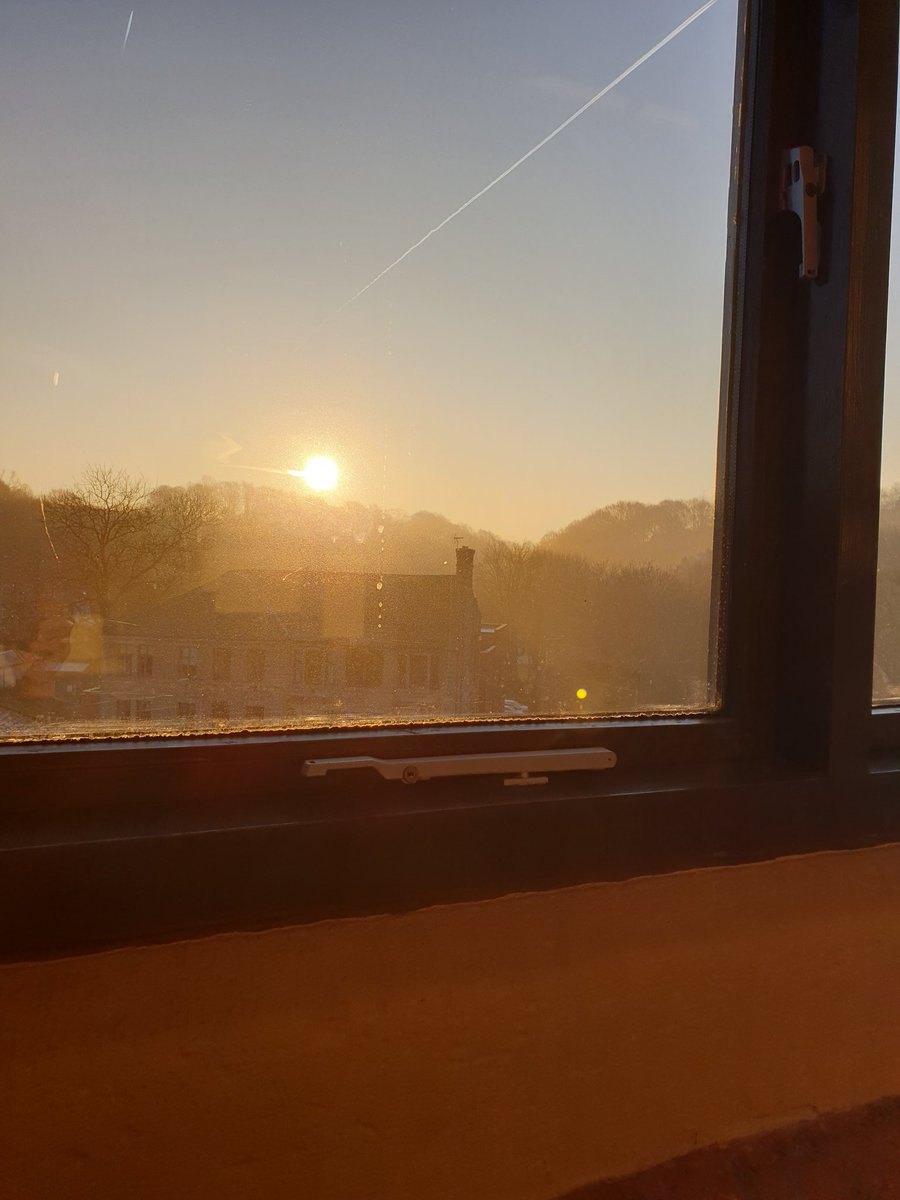 paul_settle's tweet image. Good morning @BBC6Music perfect start to the day. Orbital and Belfast #tune @6MusicStudio #sunrise