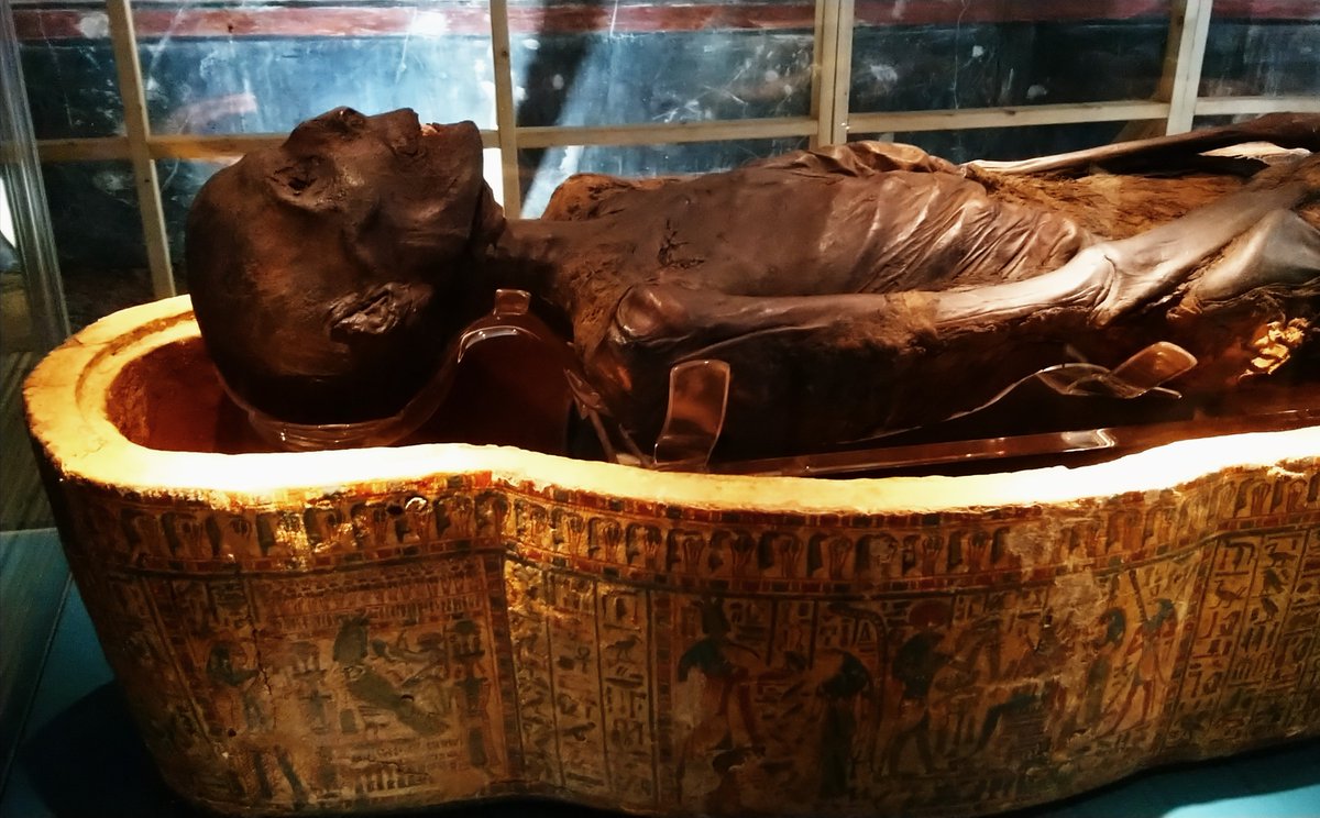 Bolton's male mummy and his mismatched coffin (intended for a woman named Tayuhenet) was once offered to @McrMuseum in 1930 but was refused because we had 'too many mummies already' #BoltonsEgypt #mummies
