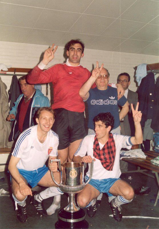 FOTOS HISTORICAS O CHULAS DE FUTBOL - Página 6 D0ZZj9SX4AEXWKD