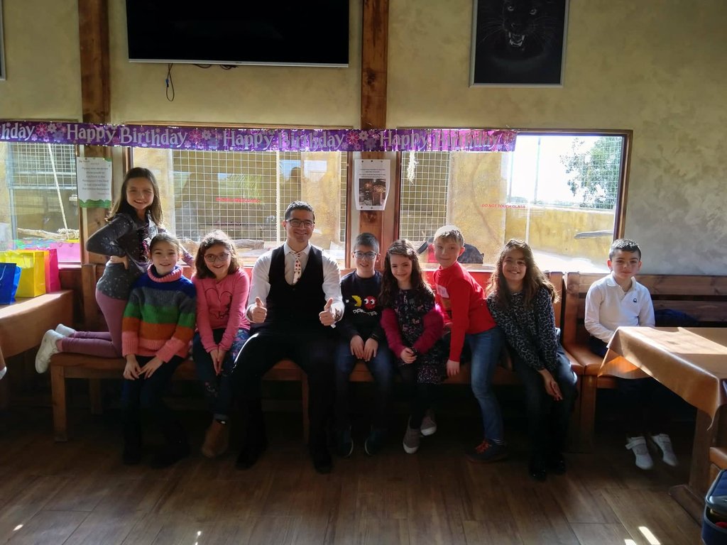 DanRavenMagic's tweet image. Another successful show! 😁

#kidsmagic #magician #ravenisation