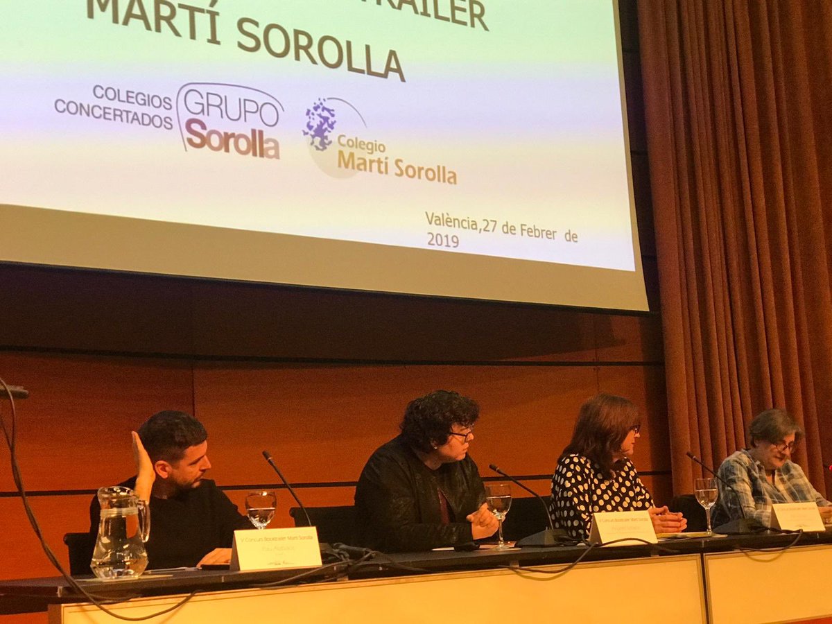 GrupoSorollaEdu's tweet photo. Entrega de premios del V Concurs Booktrailer del Colegio Martí Sorolla #Creatividad #NNTT #BooktrailerII https://t.co/fsJnWOsNJc