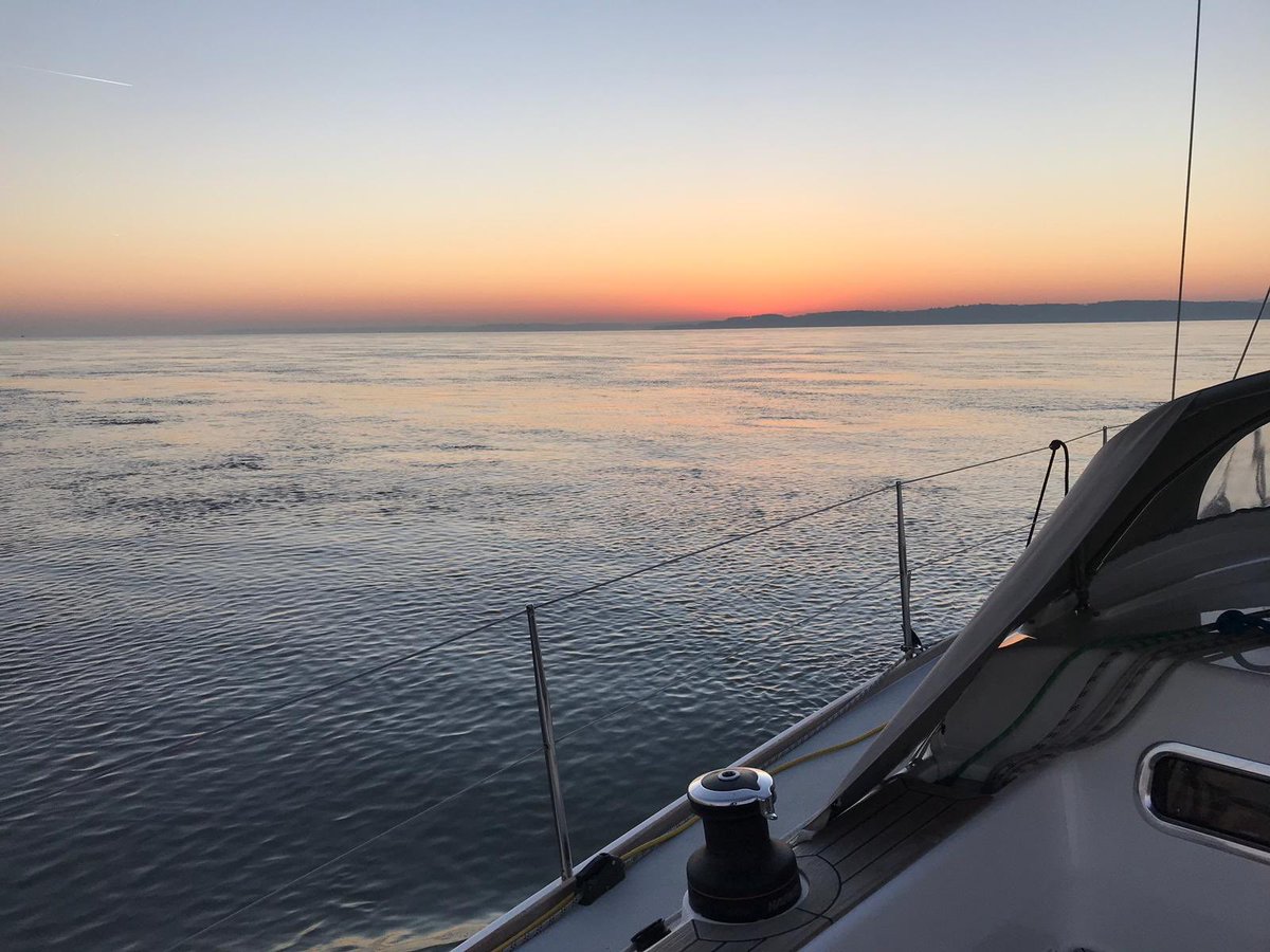 A beautiful morning for a Solent sail.
arconayachts.com
#arconayachts #uksailing #February #sunrise