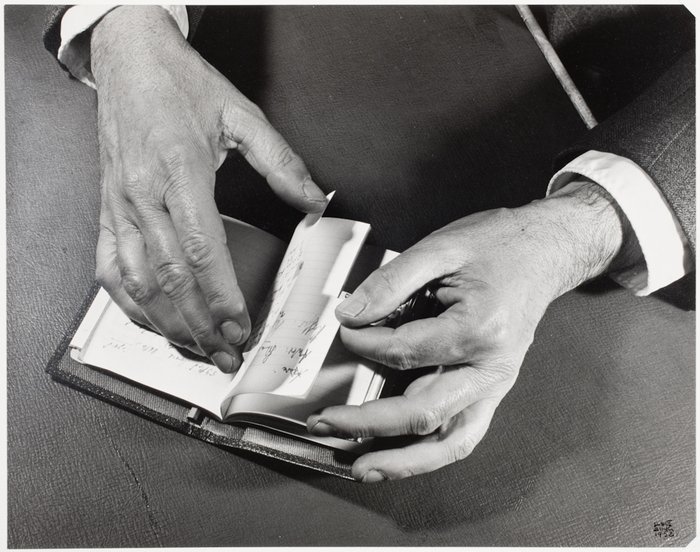 MADPHOTOes's tweet photo. 📷Ilse Bing📷
Fue una fotógrafa alemana (1899). Se la llamó “La Reina de la Leica” porque se destacó utilizando este tipo de cámara.
Su trabajo se valoró nuevamente tras una exposición colectiva en el Museo de Arte Moderno de Nueva York y en el Instituto de Arte de Chicago. https://t.co/EvJ3HDVJY6