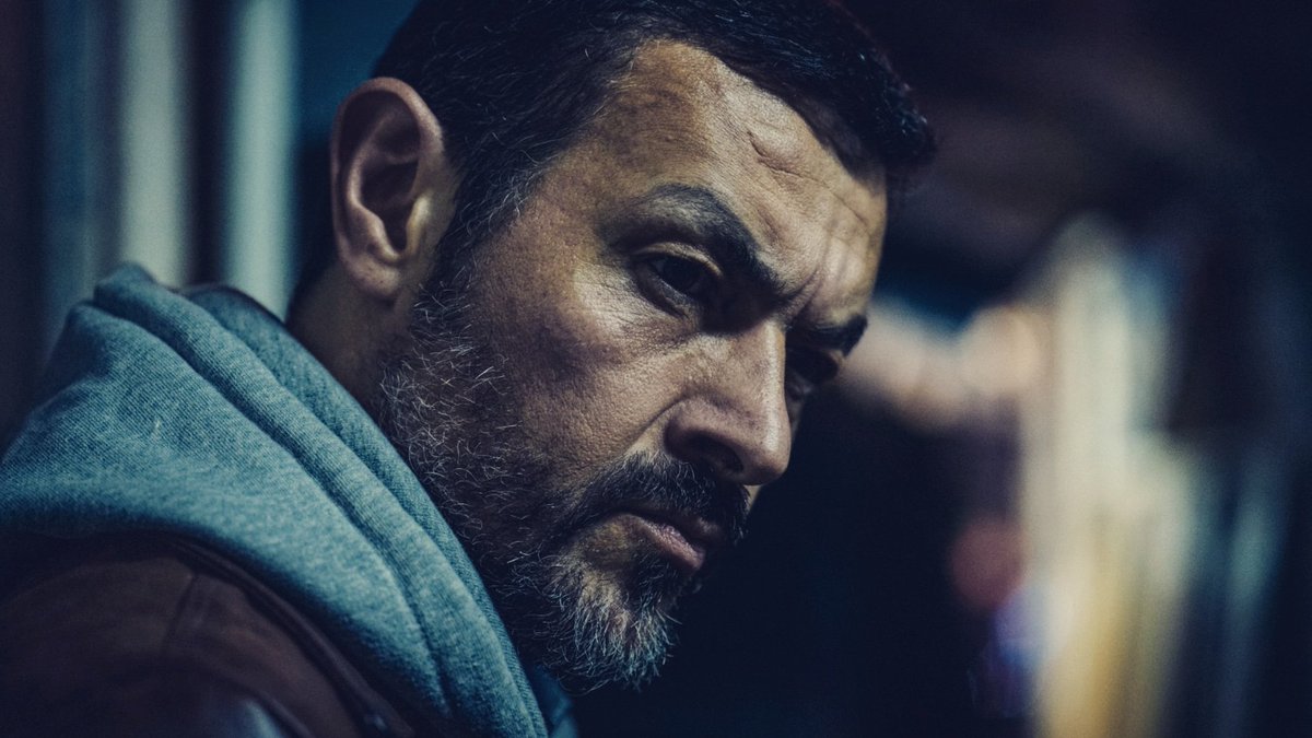 LangsenOfficial's tweet photo. Going around #HongKong at night, looking for dark alleyways, may sound dodgey, unless you're with the very talented Norwegian #photographer @ThomasSandfield
Very cool, moody, #dark, #photoshoot with this maestro of light.
#actorslife #actor #philippejoly #photography #langsen https://t.co/n5ECAgbMYZ