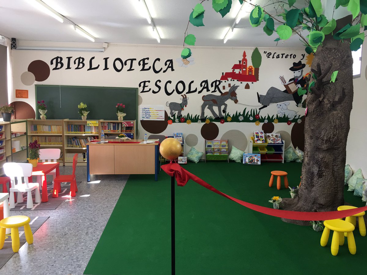 BECREAGR's tweet photo. Buenos días de miércoles previo a #DíadeAndalucía. Lo iniciamos con un regalito: tenemos otra #bibliotecaescolar que mejora y acondiciona su espacio para atraer al alumnado hacia la #lectura y el conocimiento. #CPRFedericoGarcíaLorca #Graena https://t.co/OPmC615i8S