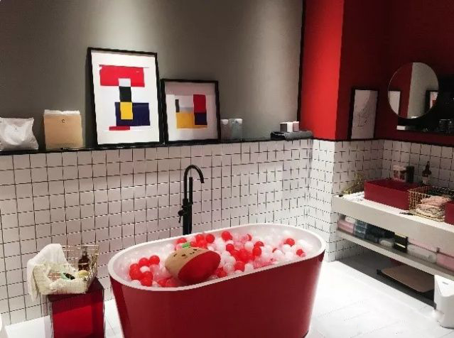 eyyhung's tweet photo. If you are an overseas #brand planning to enter the #China market, #Xiaohongshu is a good option to test the waters.  #RED is the most popular Chinese #social #ecommerce APP among #millennials.  

It also opened an offline shop called "#Redhome" last year. #newretail @ChinaSmq https://t.co/D7rPZ9D1aJ