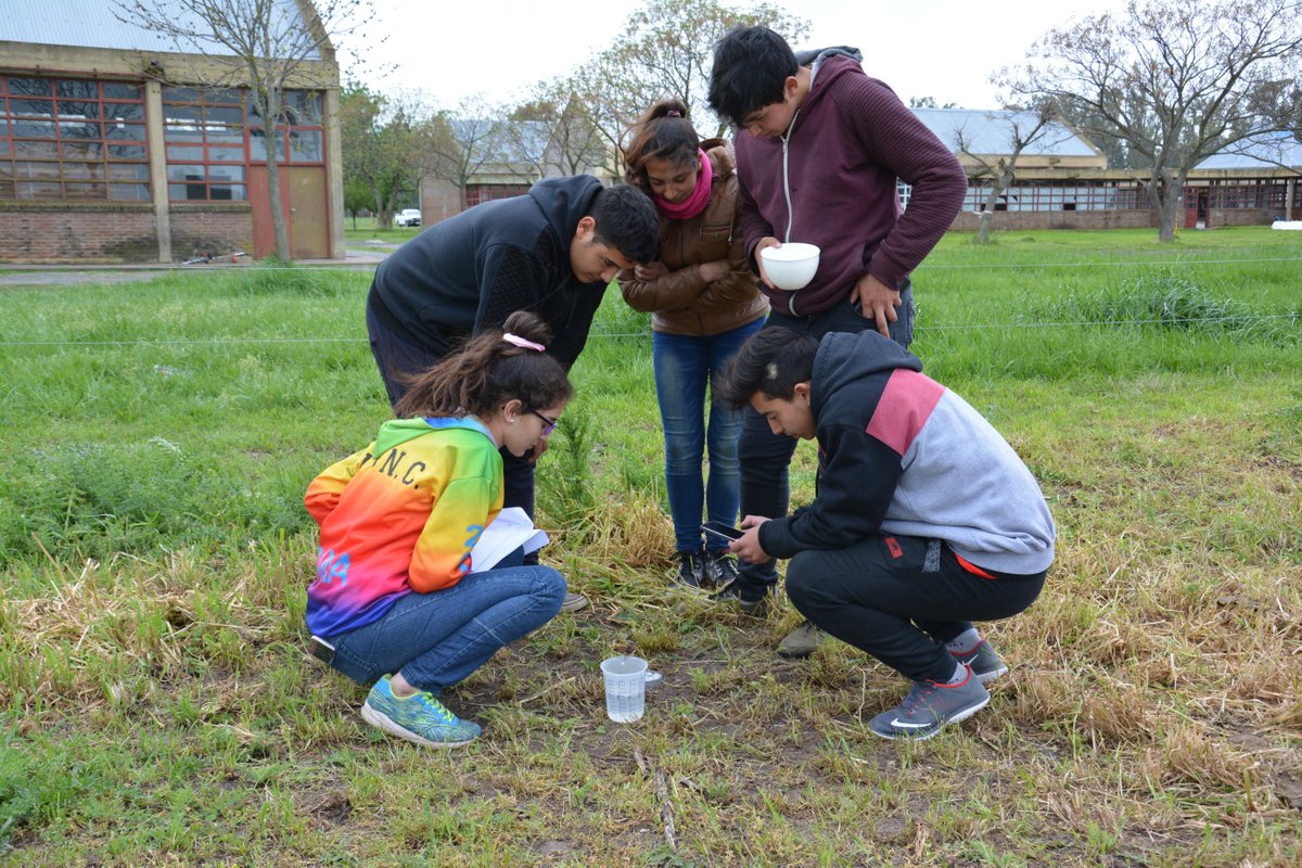 BayerBaylabs's tweet photo. #DYK Baylab Argentina developed a special science kit for secondary schools! The "Baylab Earth Science" kits focus on soil, atmosphere &amp; biosphere. #Baylab is also present in a Science Museum in Buenos Aires now with open workshops called “Food and DNA”. https://t.co/6gvpiTma9s https://t.co/7SLqJSOV2s